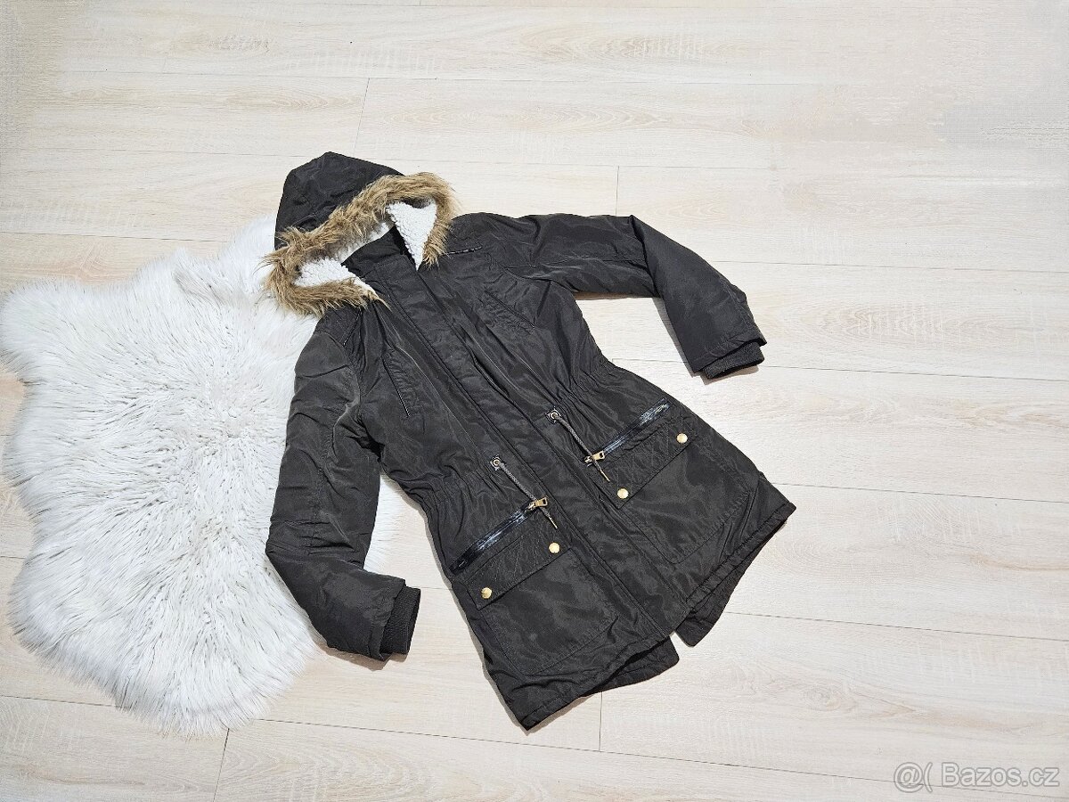 Černá bunda, zimní parka vypasovaná vel 13/14 let