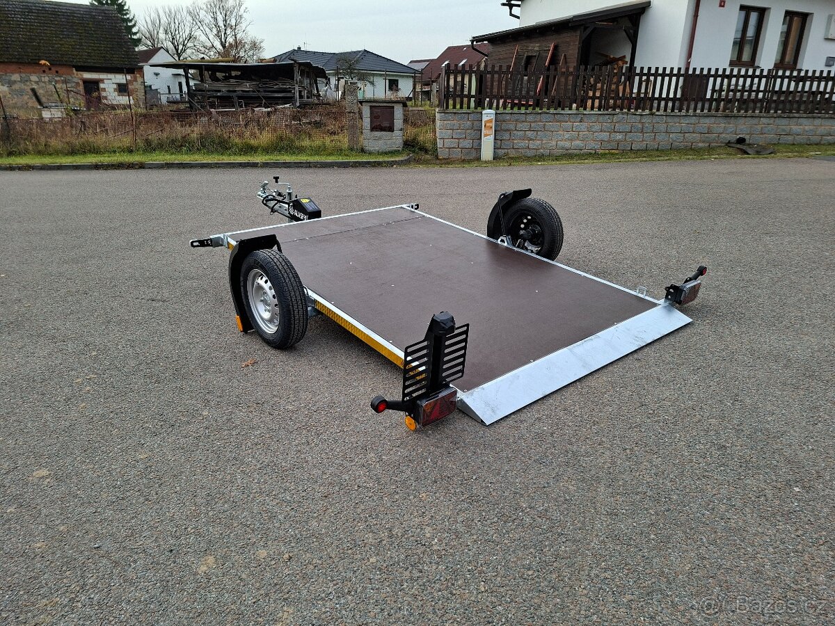 přívěsný vozík za auto se spouštěcí ložnou plochou