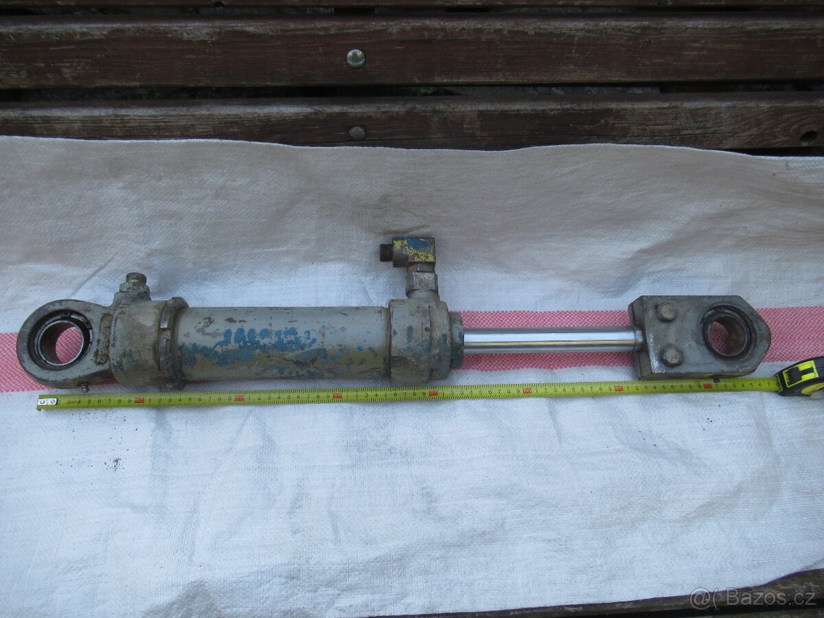 Olejová pístnice 60cm.