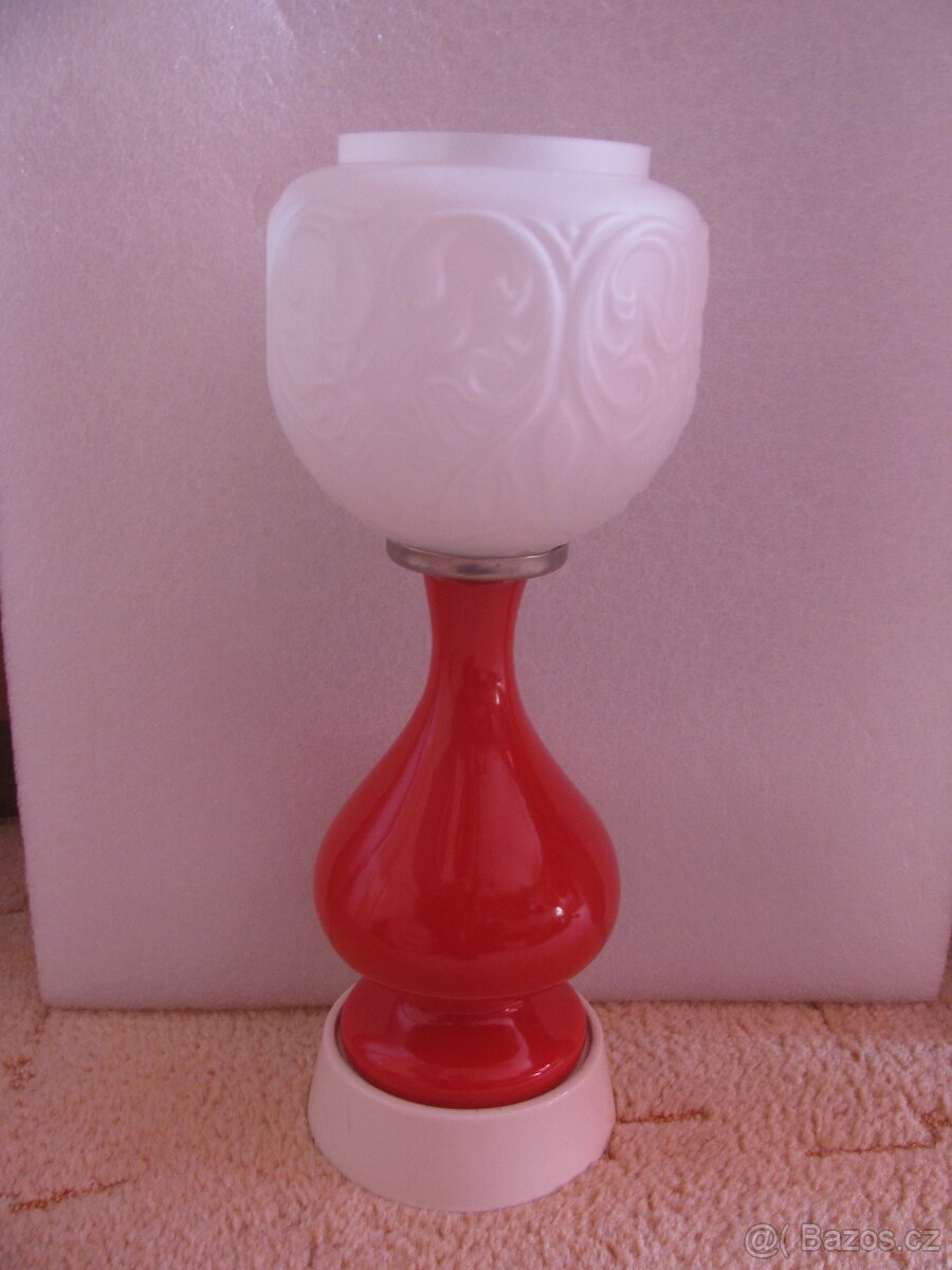 stará lampička polam pila