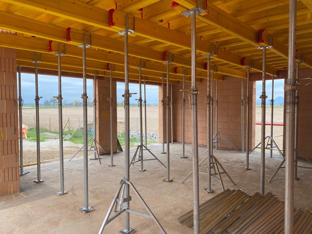 Stropní bednění – desky, nosníky, stojky – LEVNÝ PRONÁJEM