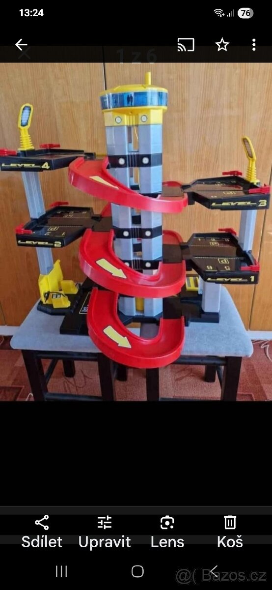 Parkovací garáž s výtahem