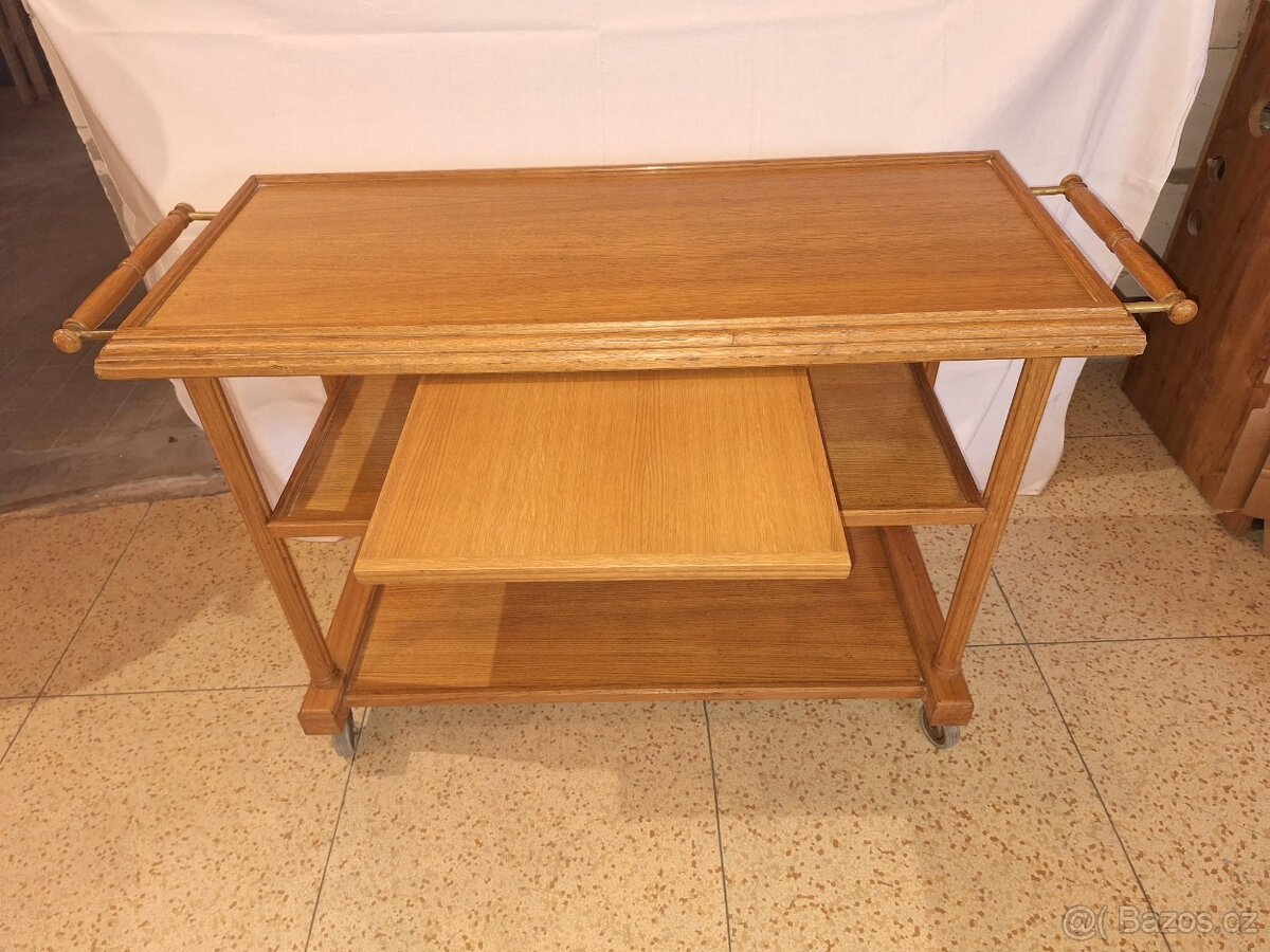 servírovací vozík