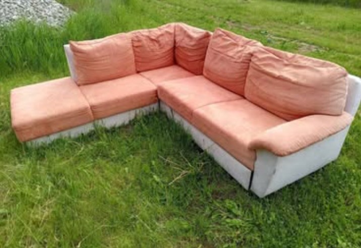 Sedačka rozkládací kompletní 2000 Kč