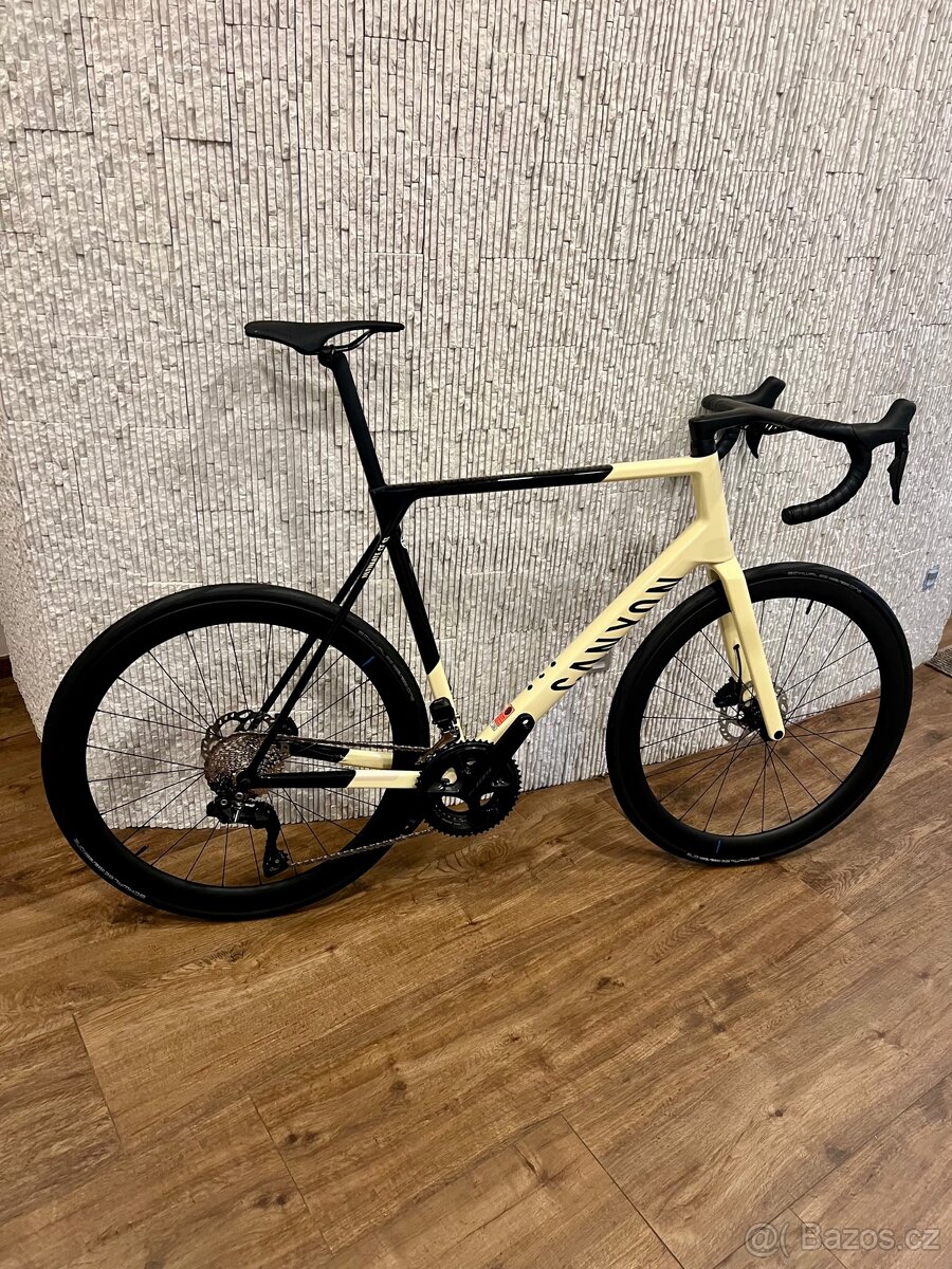 Canyon Ultimate CF SL 7 Di2 + wattmetr 4iiii Precision 3+