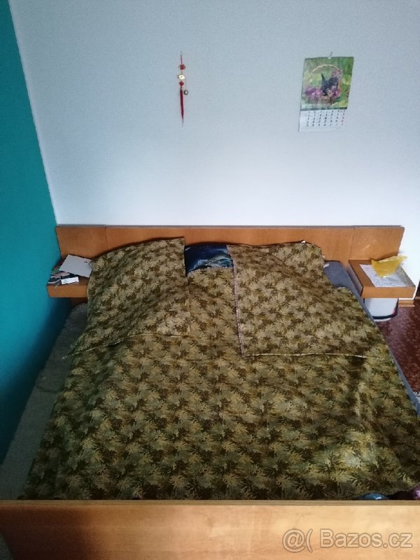 Přehozy na postel a látky