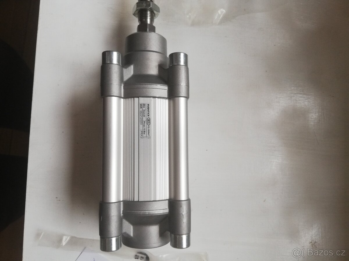 Nový hydraulický válec - levně prodám