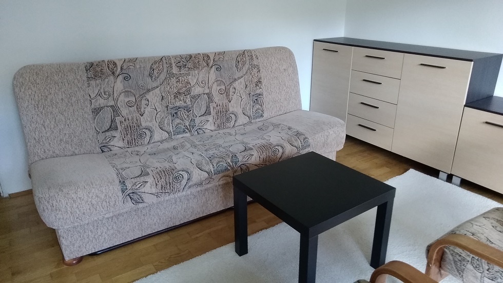 nábytek - rozkládací sedačka, křesla, stolek