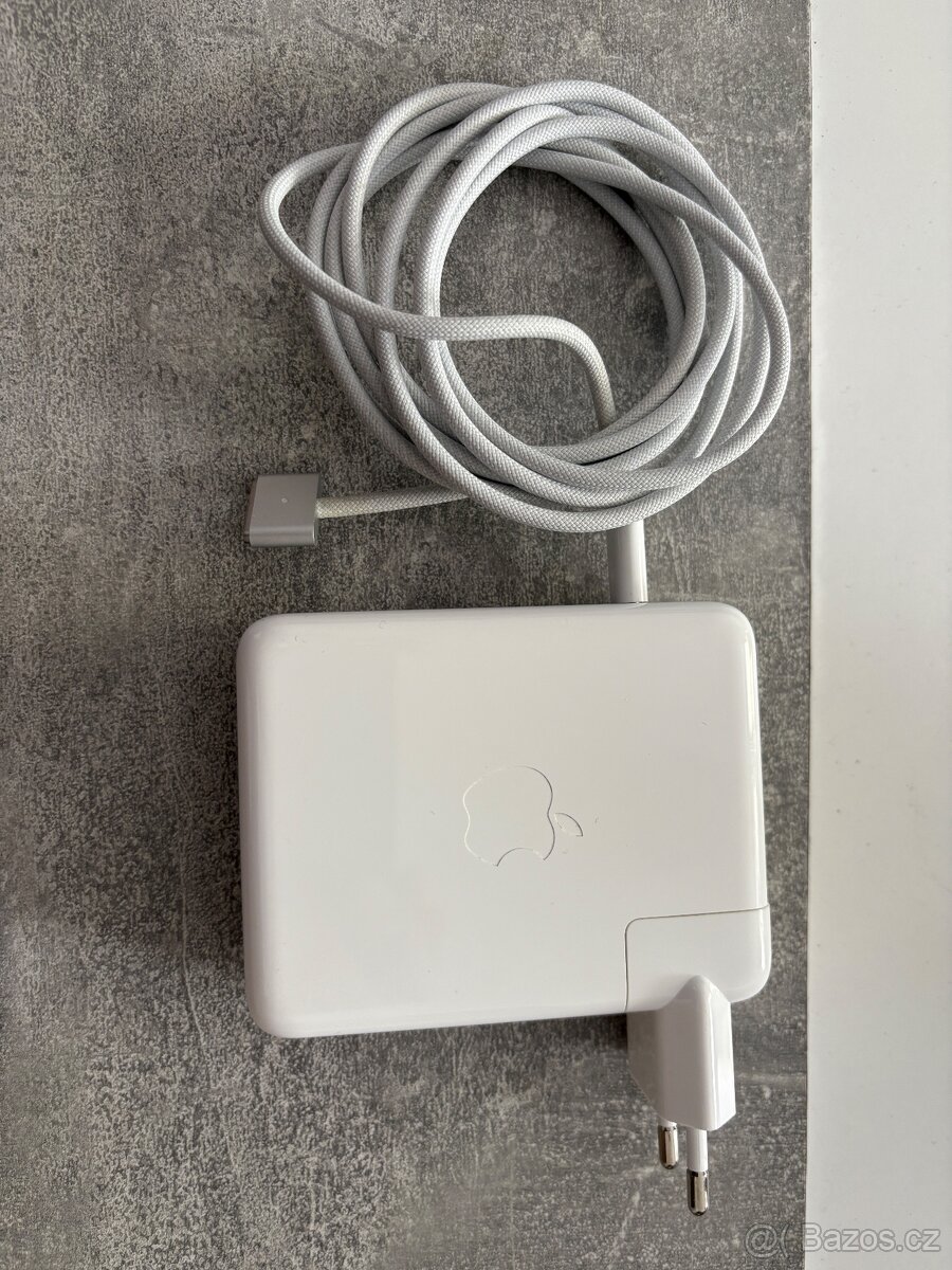 Apple 140W USB-C napájecí adaptér a Magsafe