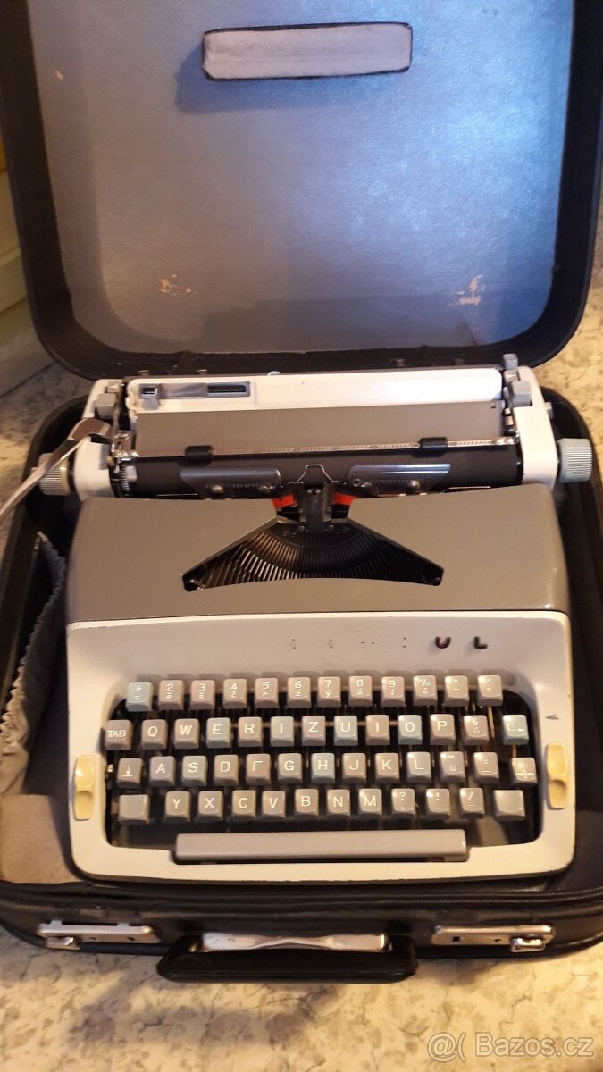 prodej psacího stroje Consul do sbírky