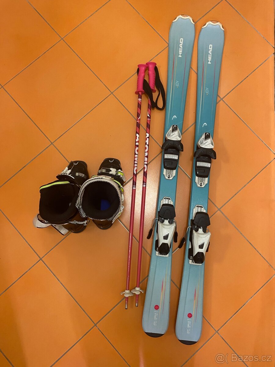 Set sjezdové dětské lyže, lyžáky a hůlky