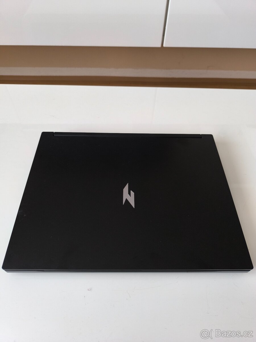 Prodám herní notebook Acer Nitro V 16 se zárukou do 2028