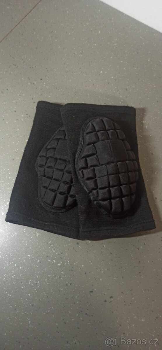 Chrániče na házenou na kolena, dobrý stav