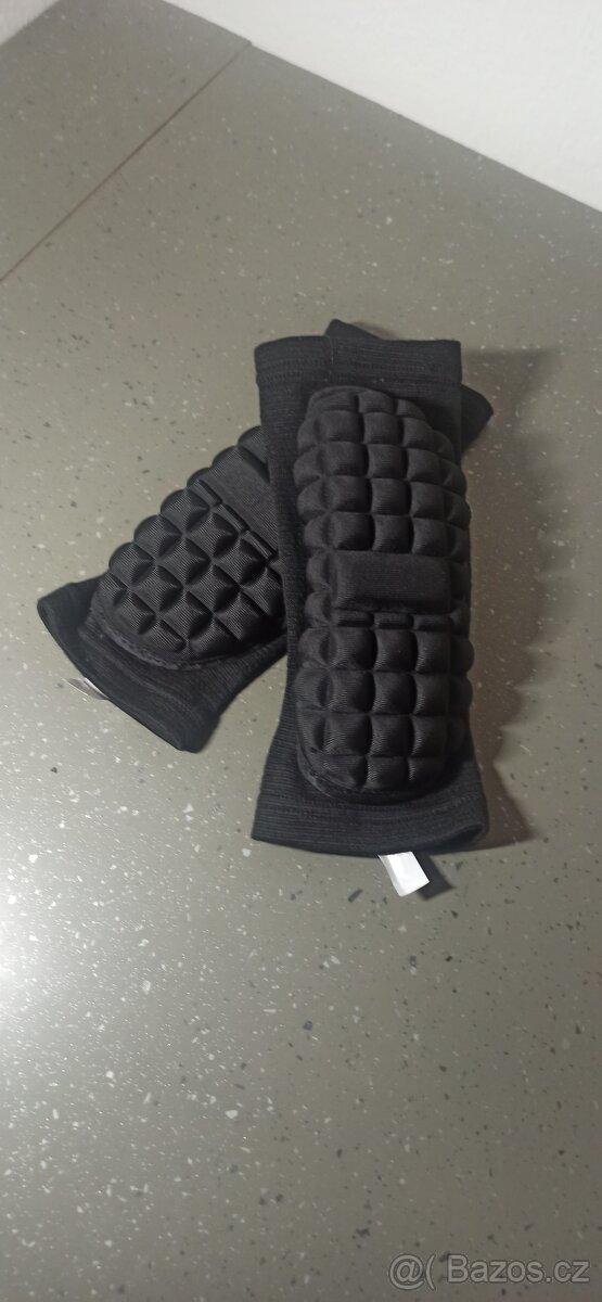 Chrániče na házenou na lokty, dobrý stav