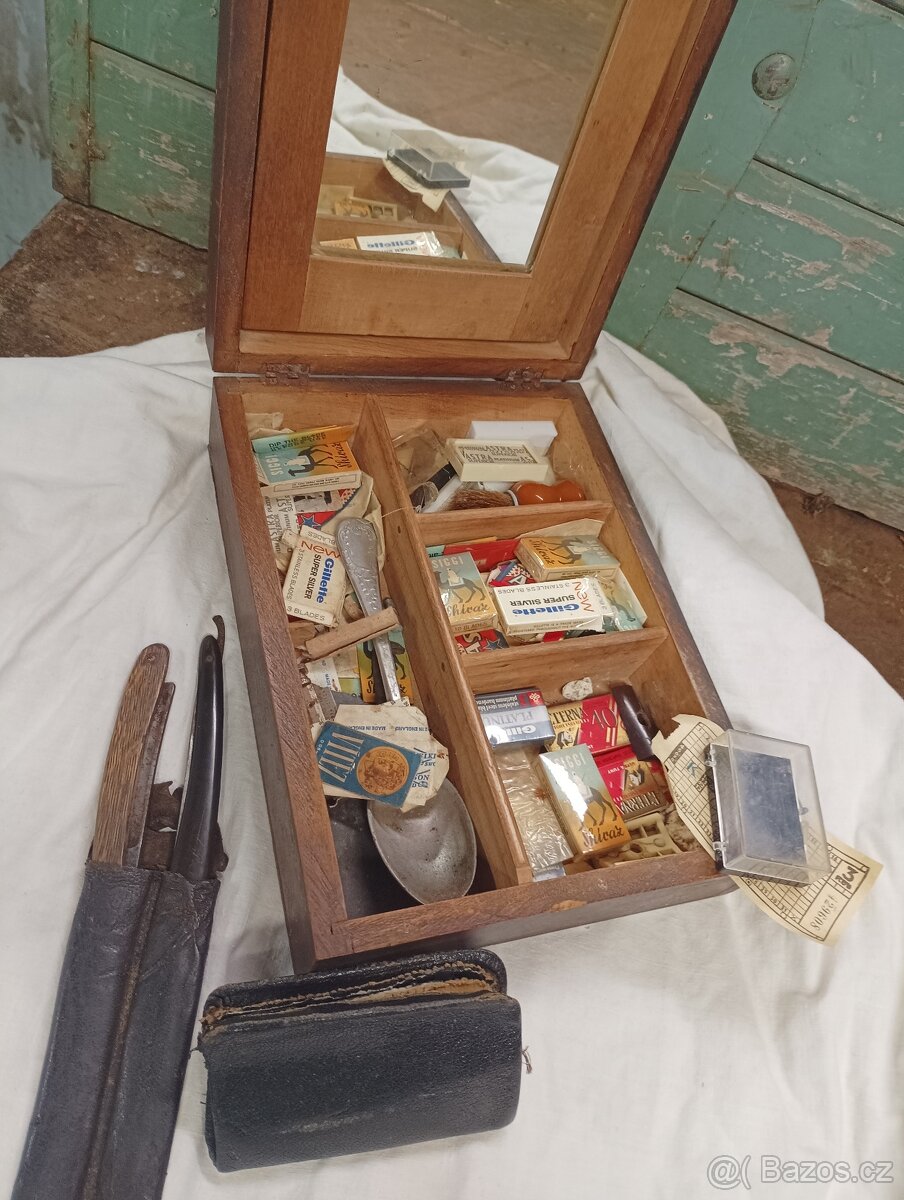 Sada holení, břitva, žiletky, starožitna krabička