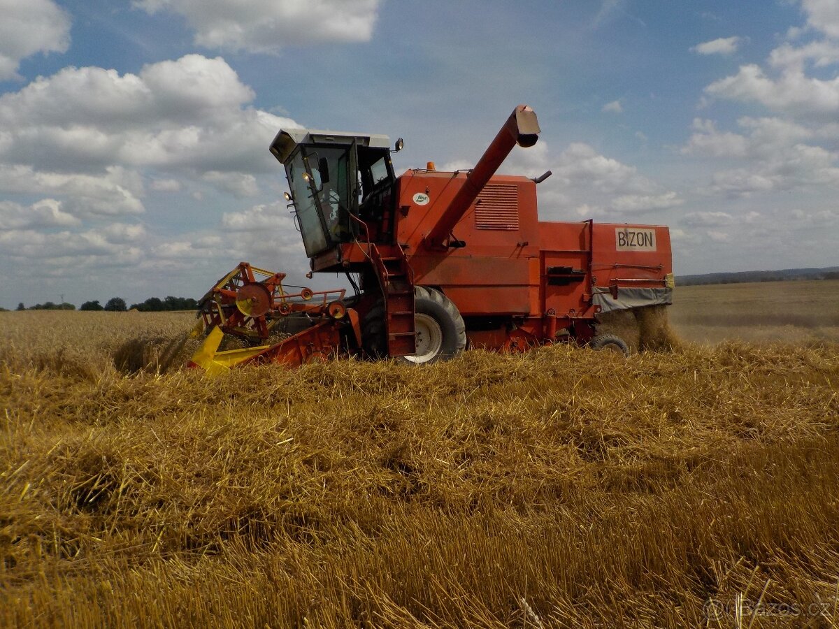 Sklízecí mlátička BIZON SUPER Z-56