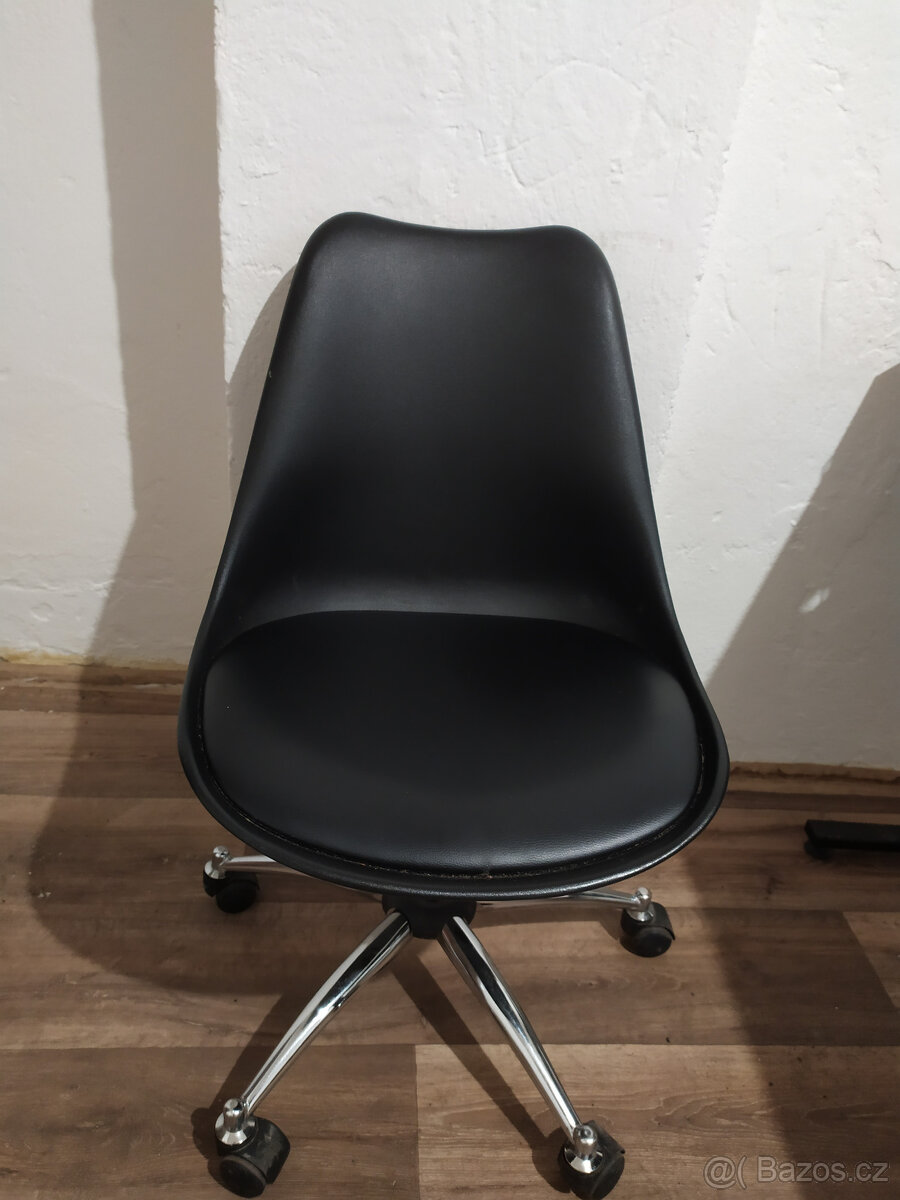 OTÁČECÍ KOŽENÁ ČERNÁ ŽIDLE MILANO