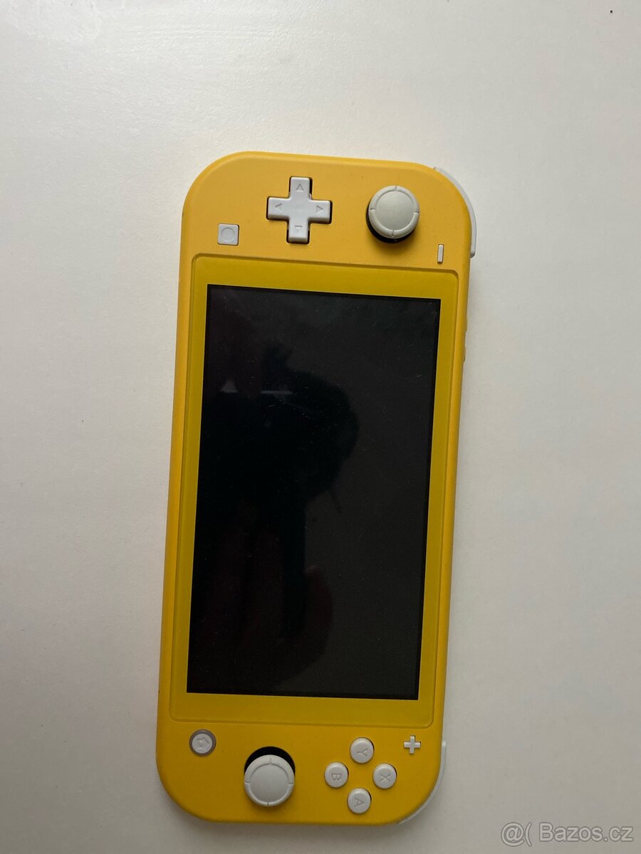 Prodám Nintendo Switch Lite – žlutý