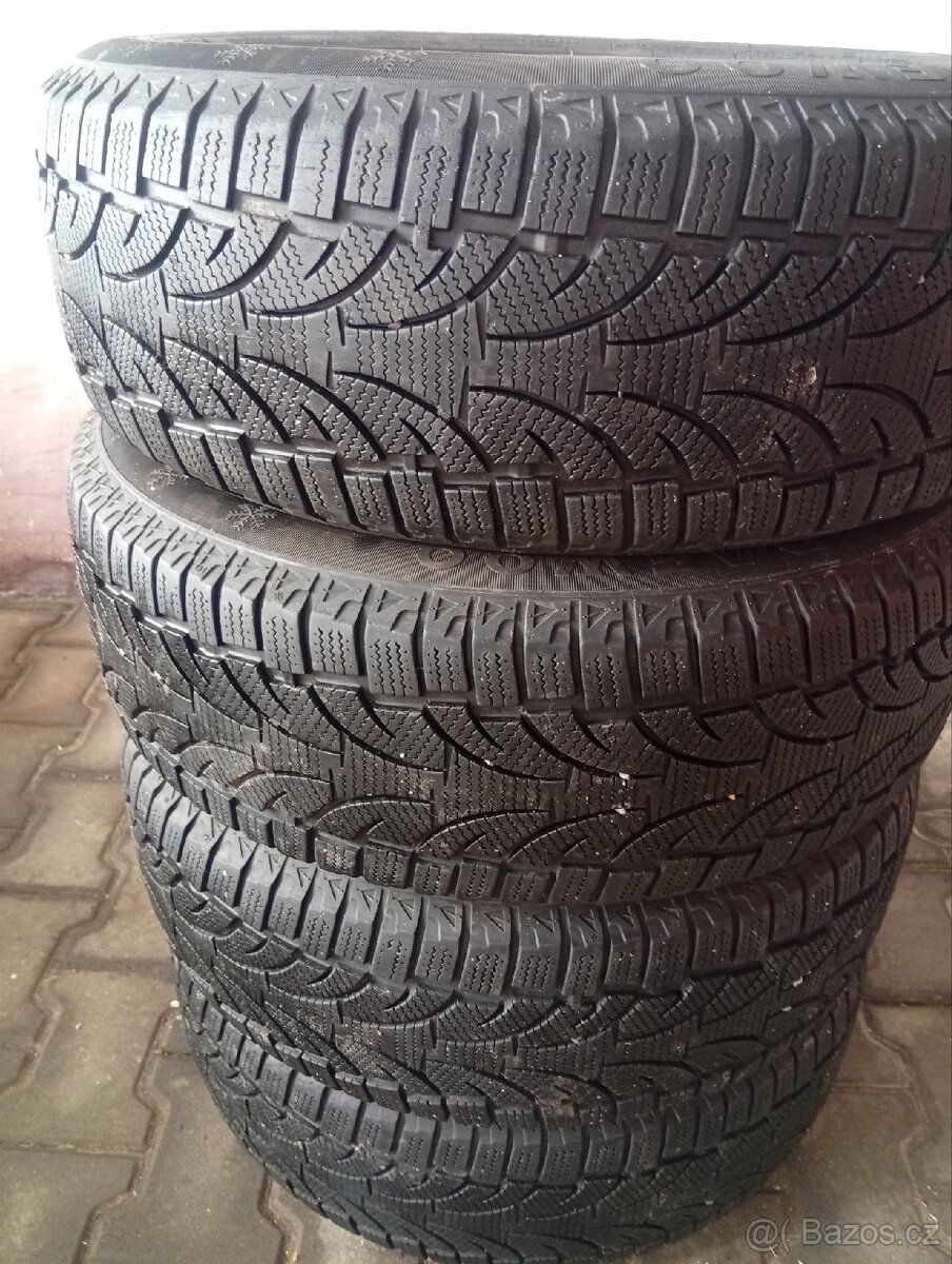 Prodam zimní pneumatiky. 215 / 60 / 16