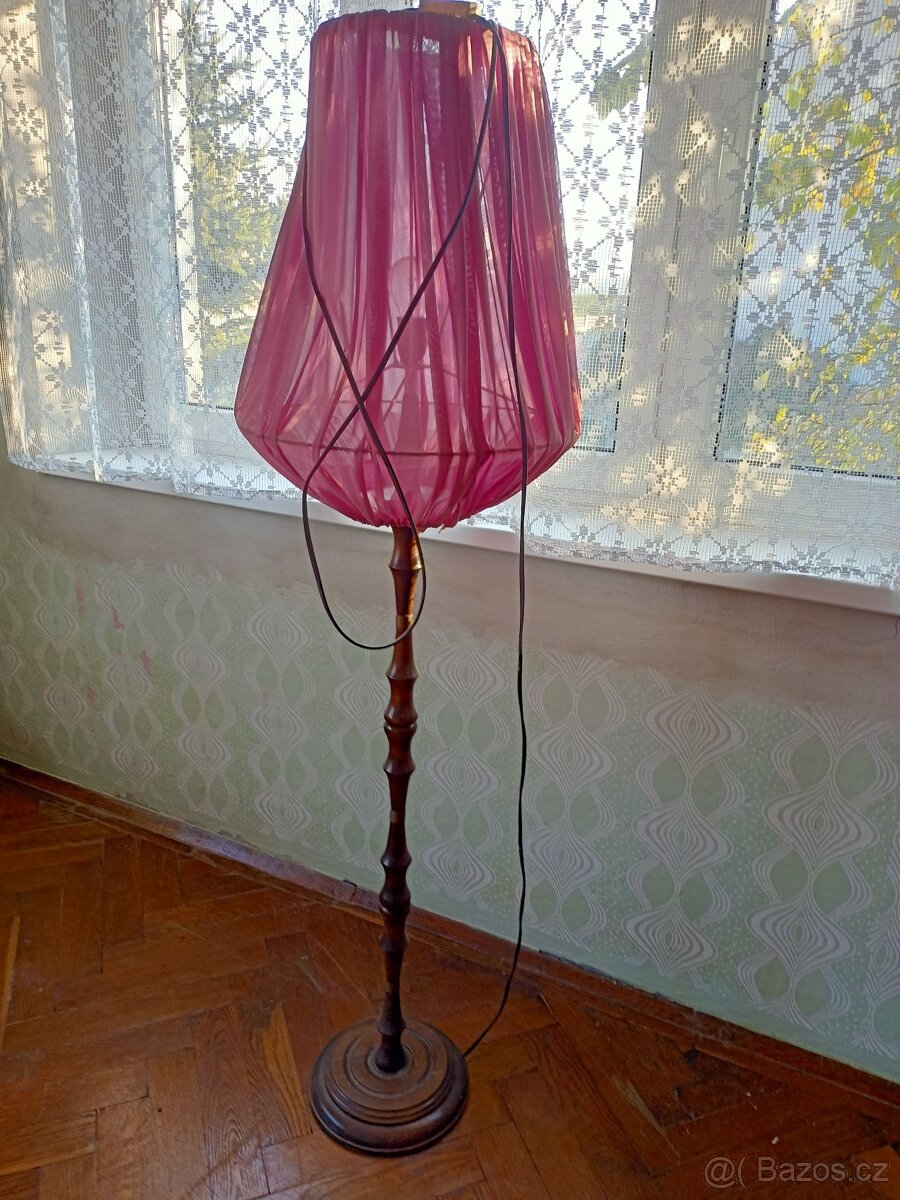 Prodám stojací lampu