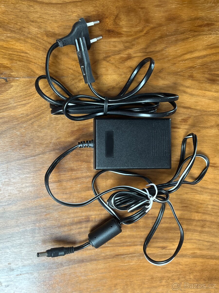 AC/DC adaptér ze 100V - 230V do 24V