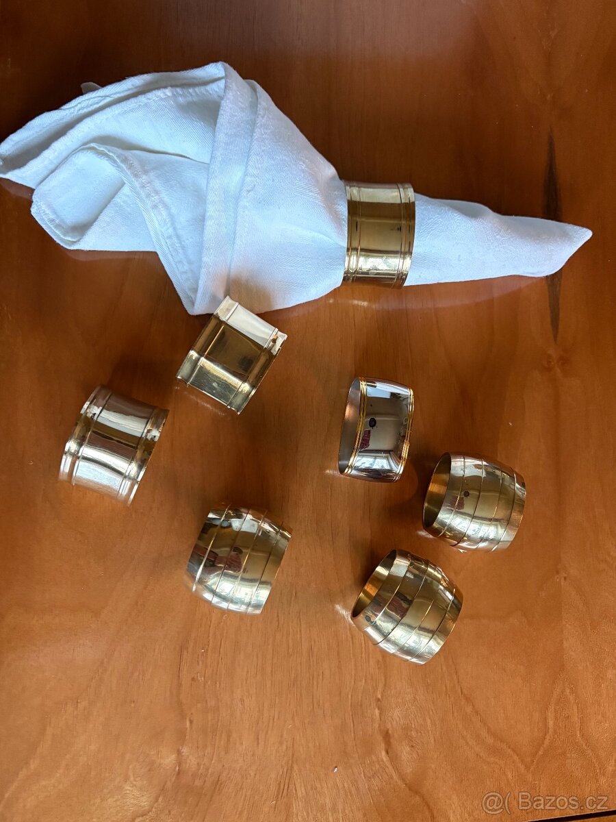 Mosazné kroužky na ubrousky