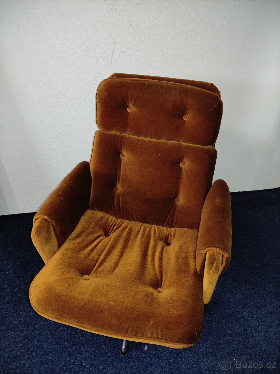 Otočné křeslo Gerald Neusser 1970 Interiér Praha