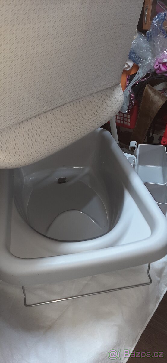 Přebalovací pult z vaničkou CHICCO