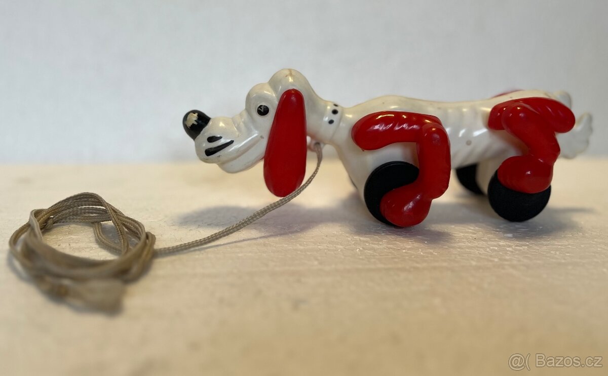 Retro tahací hračka - PES JEZEVČÍK FLIK - DUBENA