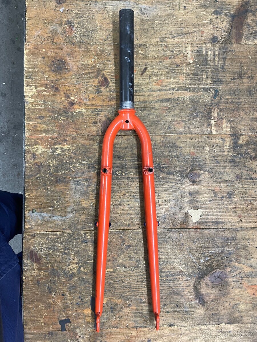 rovná vidlice / v-brake / krk 1 1/8