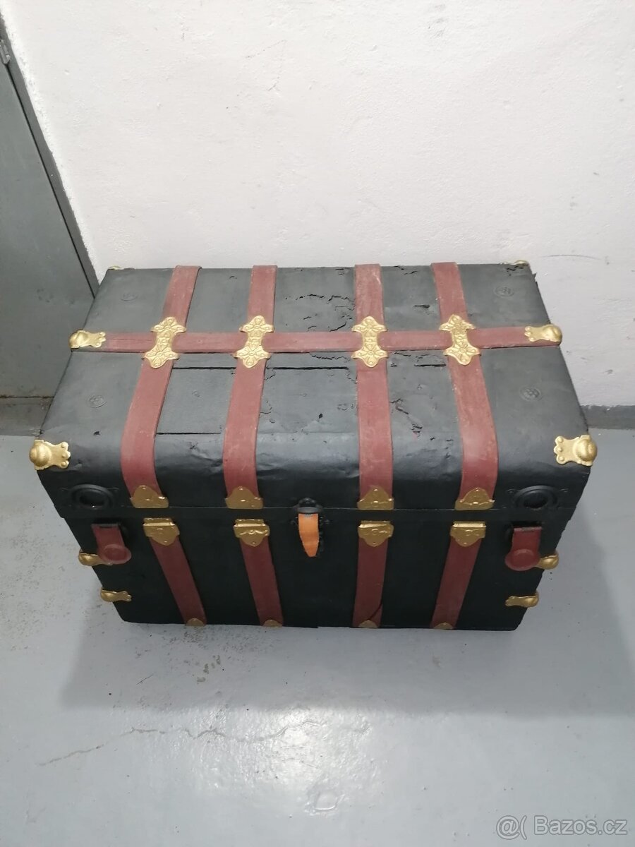 starožitná truhla-lodní kufr