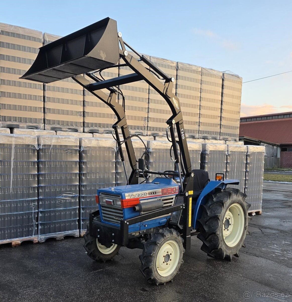 ISEKI TL2301F s čelním nakladačem