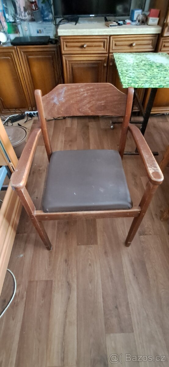 Dřevěná toaletní židle