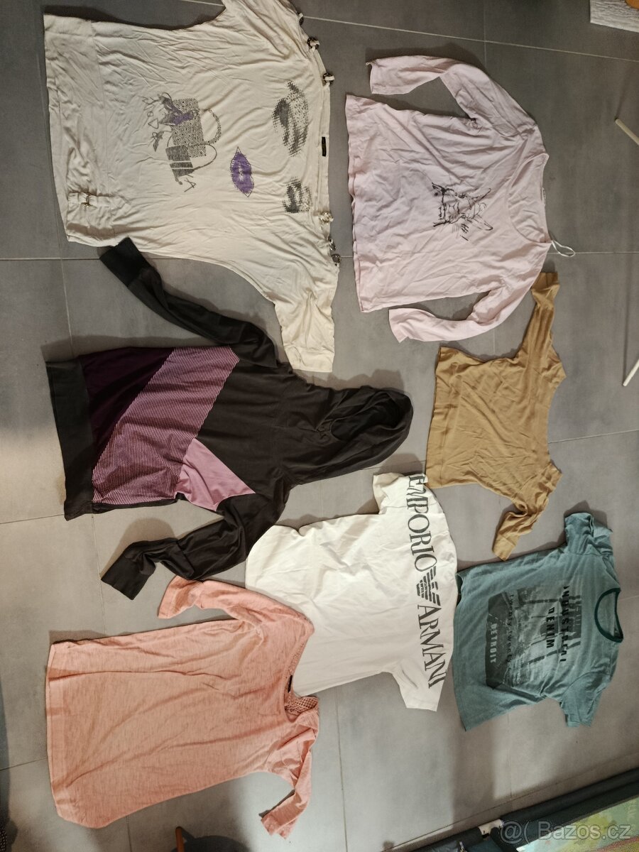 Trička a mikina XL za celkem 40 Kč