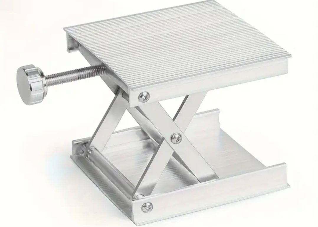 Nastavitelný 90 mm hliníkový stojan.