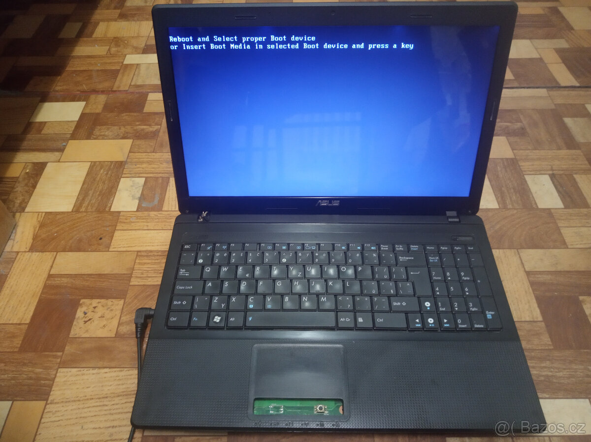 ASUS X54C (Intel Celeron B820, 4GB RAM, otestován do biosu)