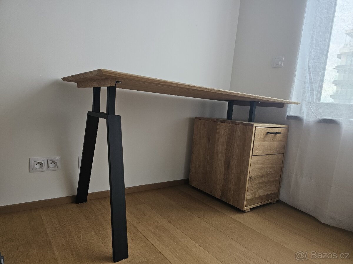 Psací stůl nový