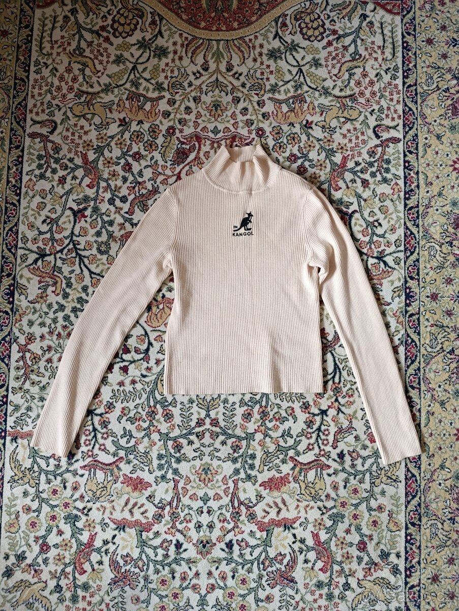 Dámské oblečení, trička, halenky velikost S