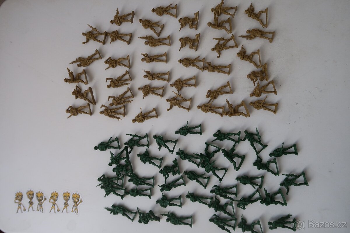 Figurky - plastových vojáků.