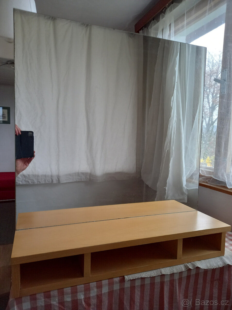 Zrcadlo s policemi - dekor buk