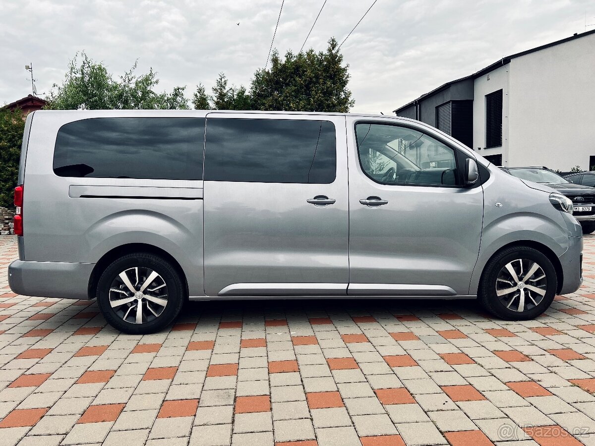 Pronájem Toyoty Proace pro 8 osob