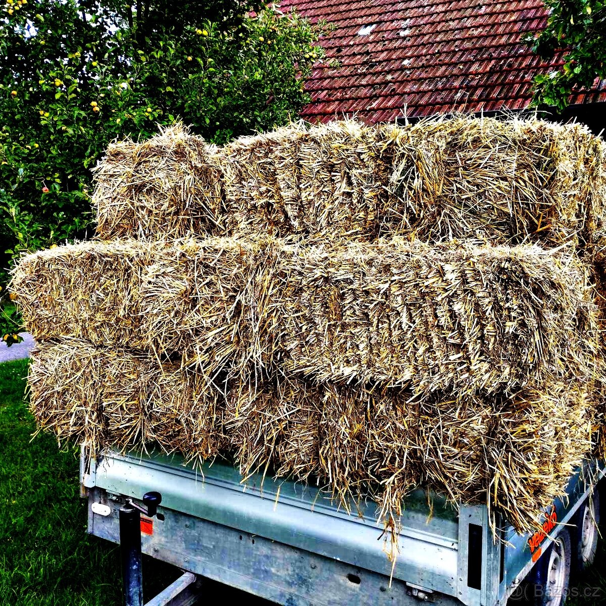 Sláma malé hranaté balíky