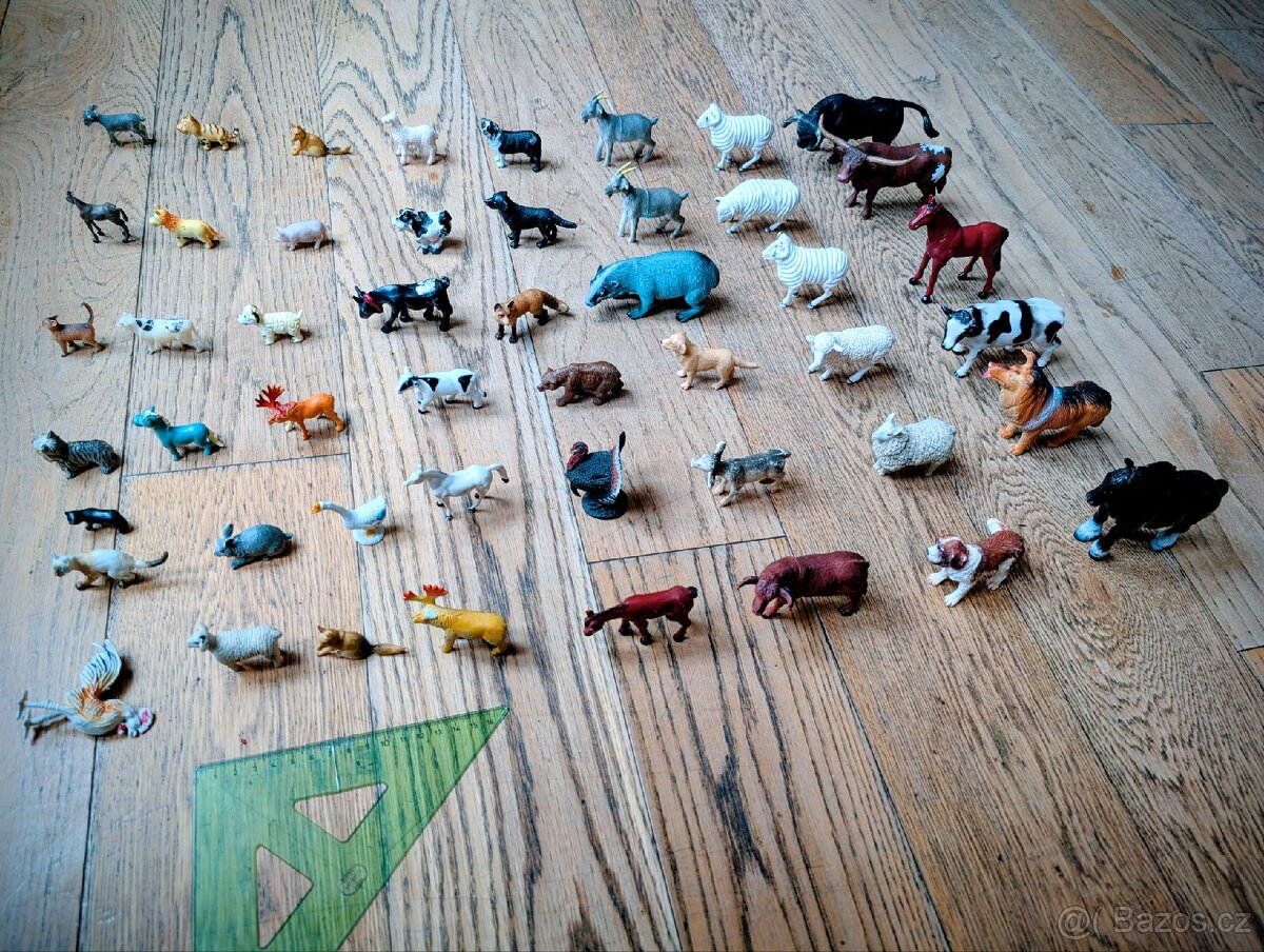 Sbírka figurek domácích zvířat (49 ks)