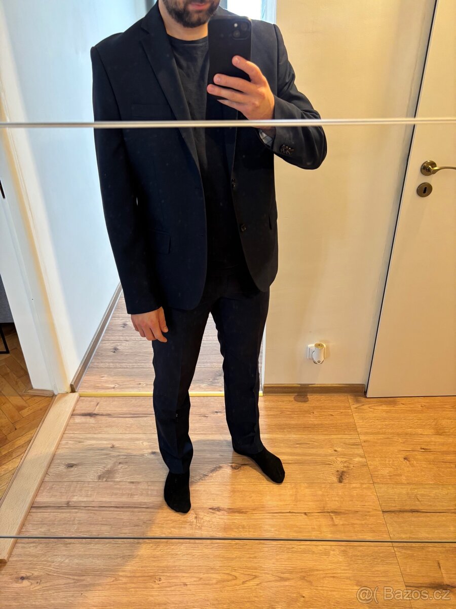Oblek - tmavý