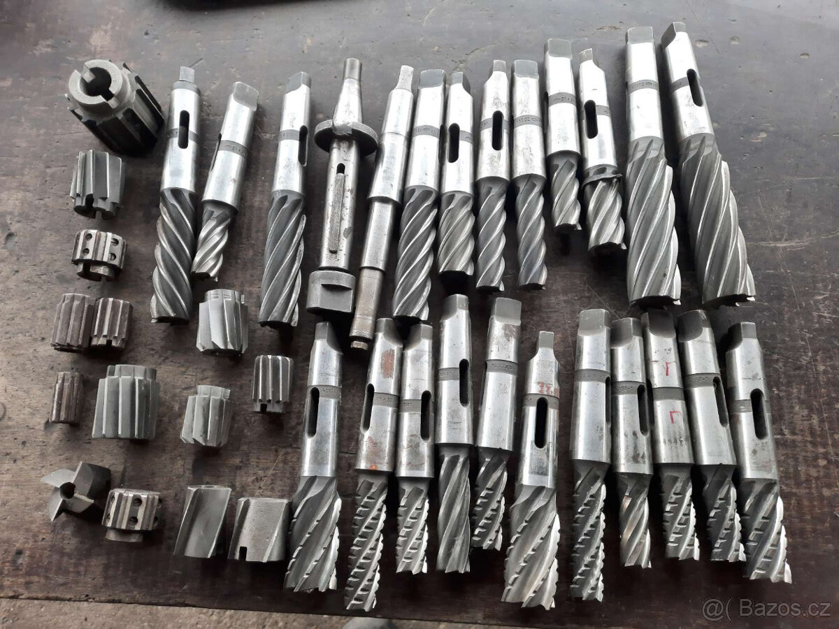 Prodám obráběcí nástroje na frézku