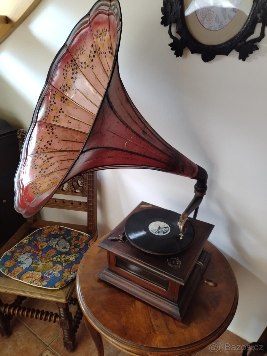 Prodám funkční gramofon s troubou