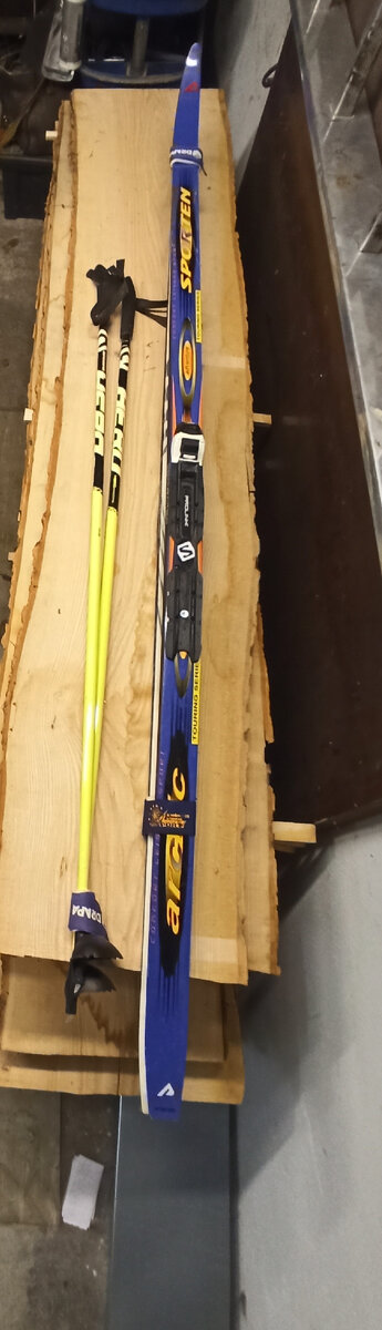 prodám běžecké lyže sporten