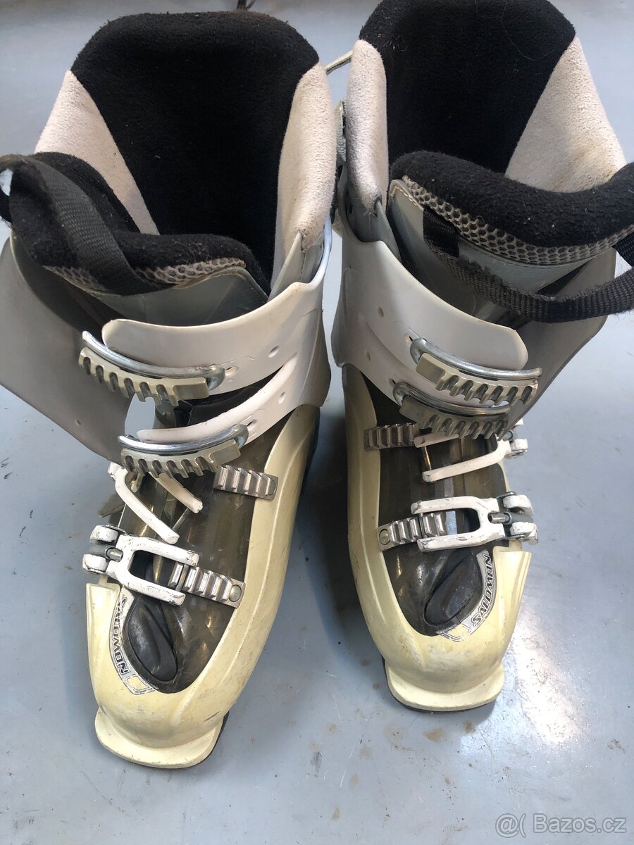 Dámské lyže, vázání, lyžáky, hůlky