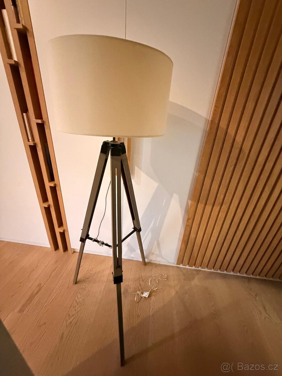 Prodam skandinavskou lampu na upravitelnom stojanu