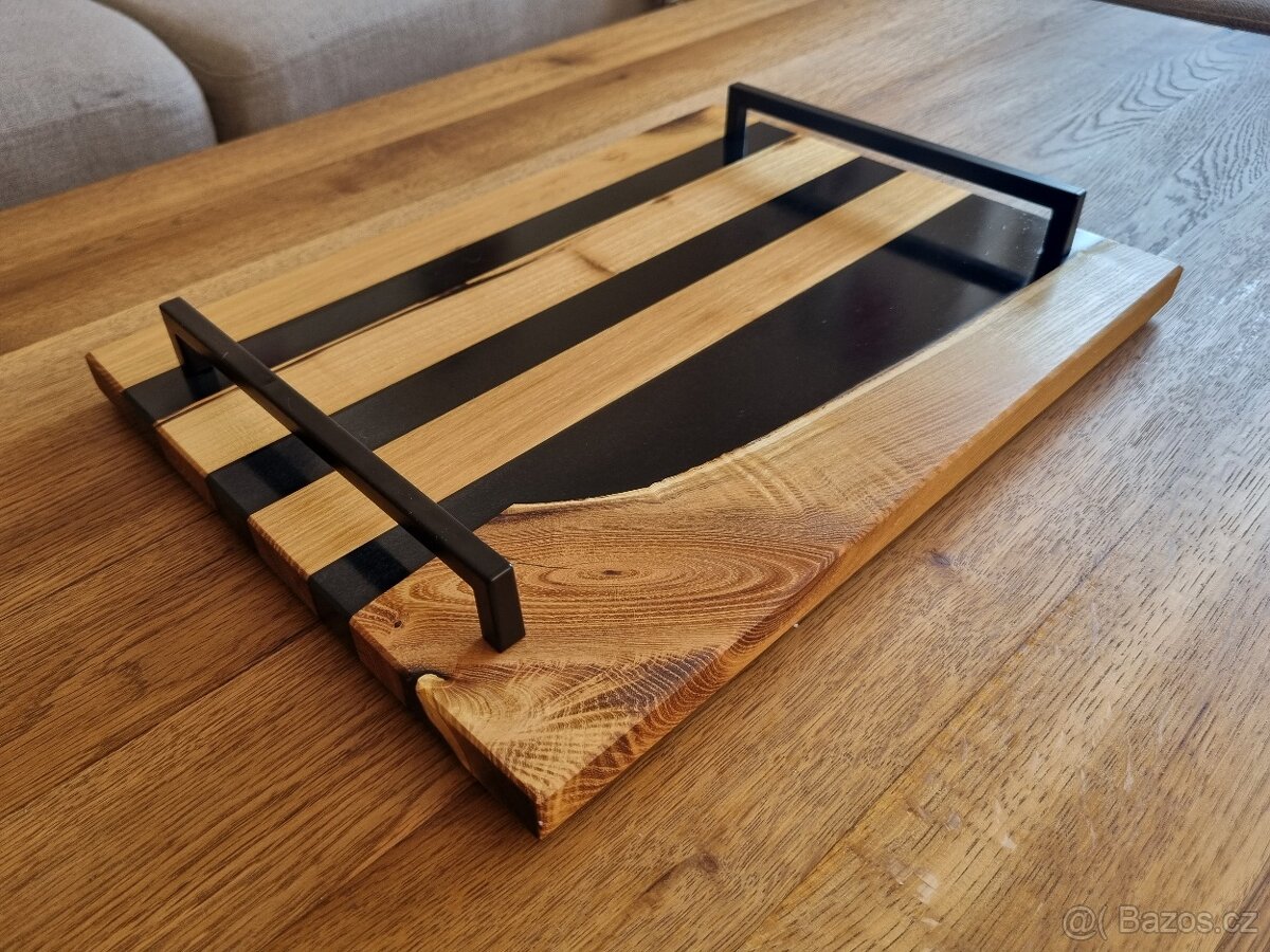 Podnos akát s černým epoxydem